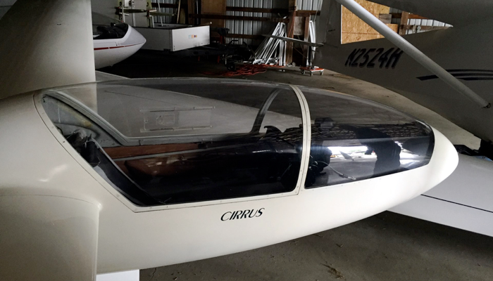Ein „neuer Flieger“ in Richmond Glider Airport Ein „neuer Flieger“ in Richmond Glider Airport